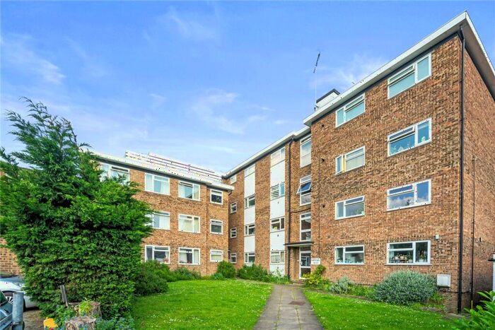 2 Bedroom Apartment To Rent In Queens Road, Kingston Upon Thames, KT2