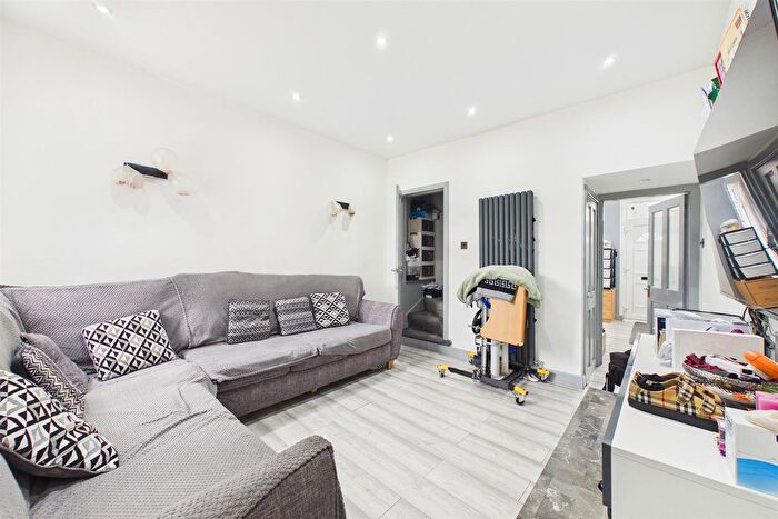 3 Bedroom Terraced House For Sale In George Elliot Road, Foleshill, Coventry, CV1 - Photo 2