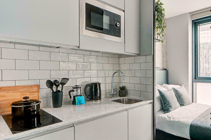 Studio To Rent In Ark Canary Wharf, Crossharbour Plaza, London, E14
