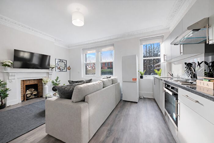 3 Bedroom Flat To Rent In Archway Road, London, N6