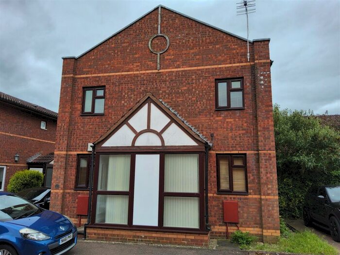 3 Bedroom House To Rent In Armstrong Close, Crownhill, Milton Keynes, MK8