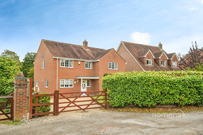 4 Bedroom Property To Rent In York Drove, Nomansland, Salisbury, SP5