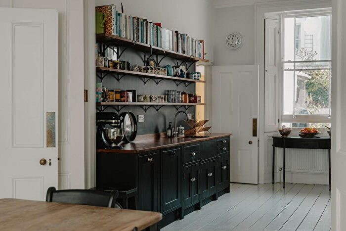 6 Bedroom Terraced House For Sale In Brighton, East Sussex, BN2 - Photo 8