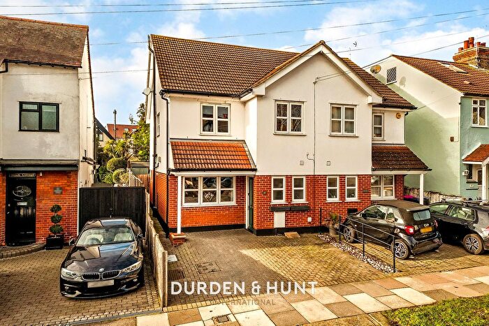 4 Bedroom Semi-Detached House For Sale In Westleigh Avenue, Leigh-On-Sea, SS9
