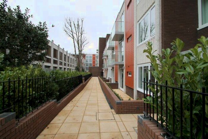 1 Bedroom Flat To Rent In - Knoll Rise, Orpington, BR6