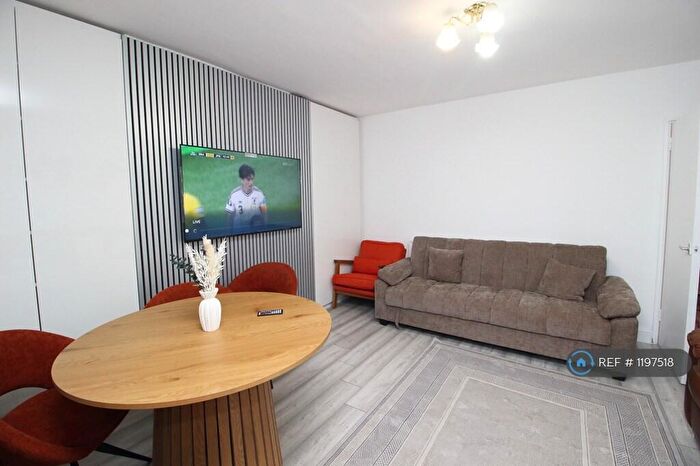 2 Bedroom Maisonette To Rent In Chudleigh St, London, E1