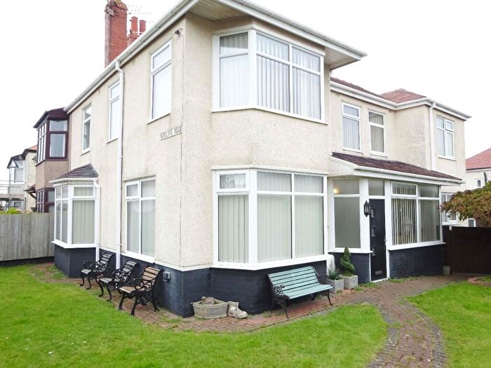 4 Bedroom Semi-Detached House For Sale In Caxton Avenue, FY2