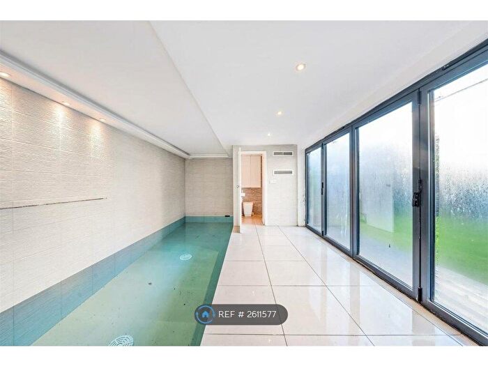 3 Bedroom Maisonette To Rent In Ground Floor The Vale, London, NW11