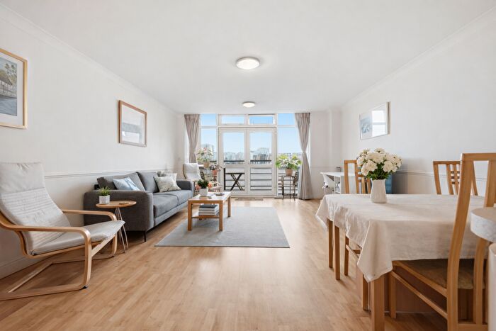 2 Bedroom Flat For Sale In Langbourne Place, Canary Wharf, E14