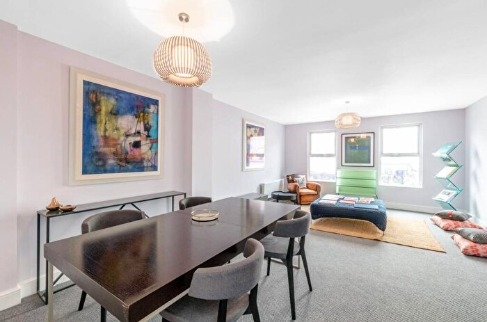 3 Bedroom Maisonette To Rent In Camden High Street, Camden Town, London, NW1