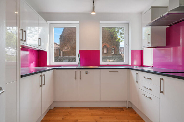 3 Bedroom Apartment For Sale In Abbey Road, London, NW8