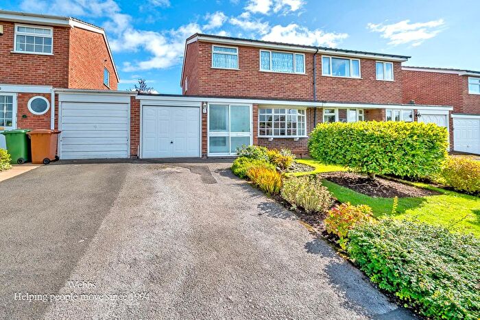 3 Bedroom Semi-detached House For Sale In High Croft, Aldridge, Walsall, WS9