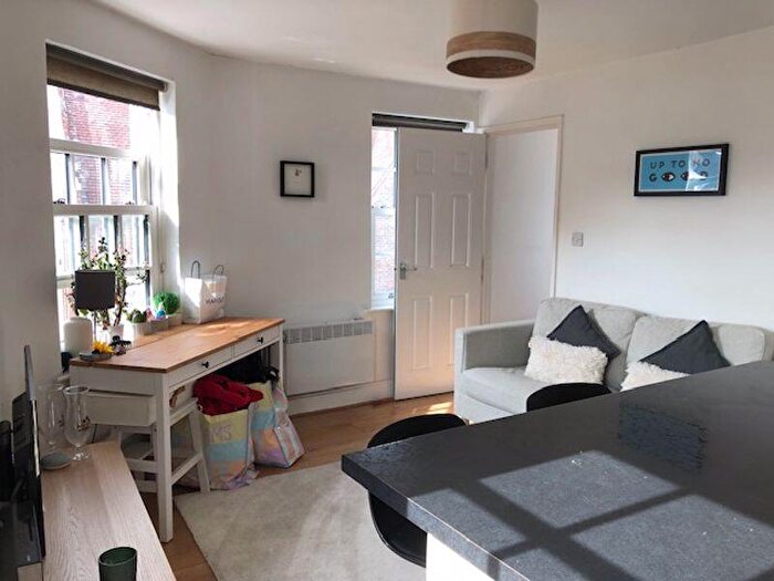 2 Bedroom Flat To Rent In St Georges Street, Winchester, SO23
