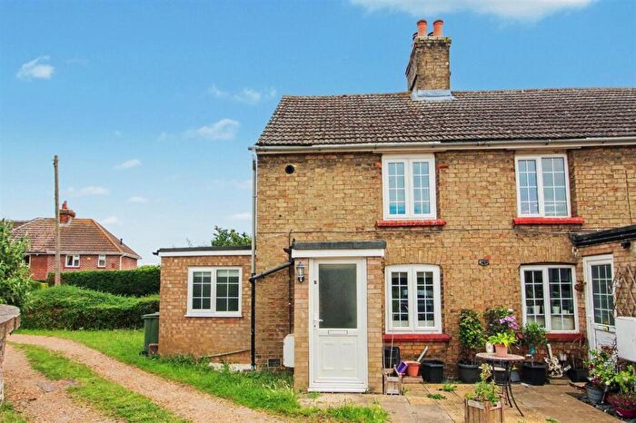 2 Bedroom End Of Terrace House For Sale In Dynes Place, Moggerhanger, MK44
