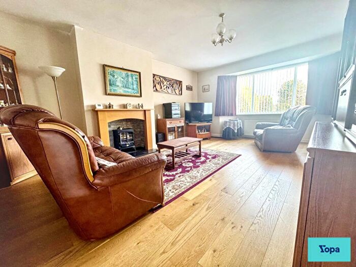 2 Bedroom Bungalow For Sale In Passage Road, Bristol, BS10