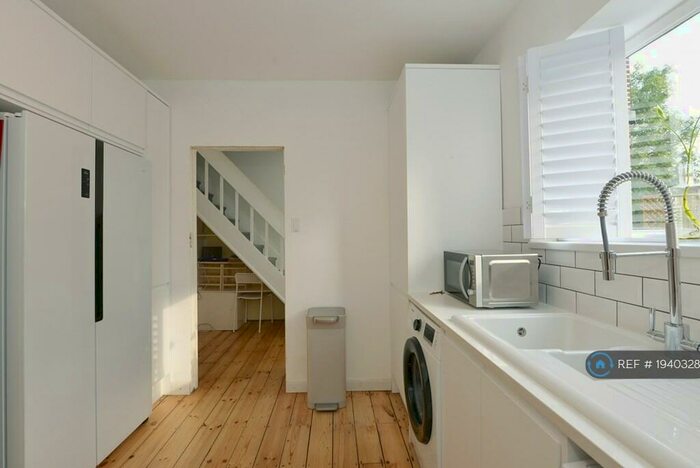 3 Bedroom Maisonette To Rent In East End Road, London, N2