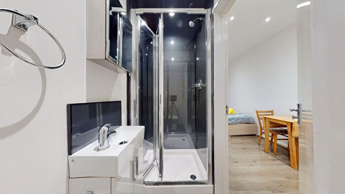 Studio To Rent In Blenheim Gardens, London, NW2