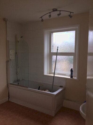 2 Bedroom Flat To Rent In High Street, Bradford, BD10