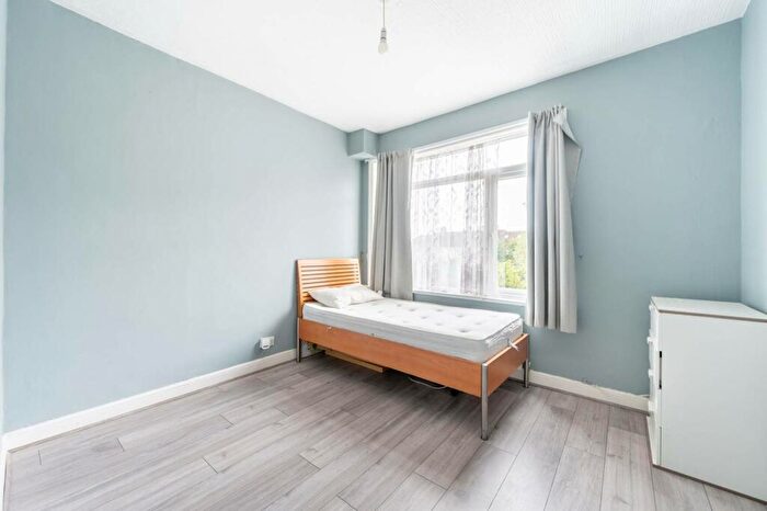 2 Bedroom Flat For Sale In Maybank Avenue, North Wembley, Wembley, HA0