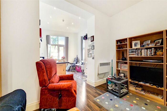 Flat To Rent In Quex Road, West Hampstead, NW6