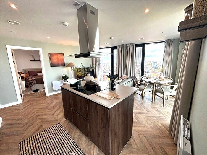 2 Bedroom Flat To Rent In One Eastside, Jennens Road, Birmingham, West Midlands, B4