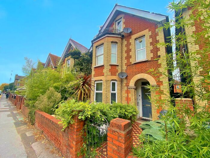 1 Bedroom Apartment To Rent In York Road, Guildford, Surrey, GU1