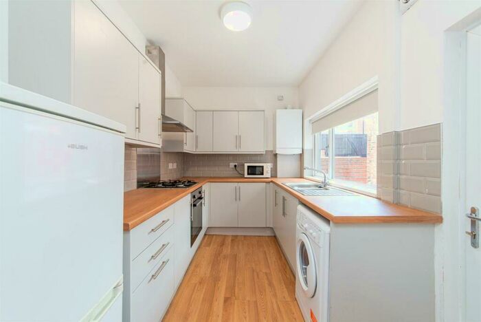 2 Bedroom Flat To Rent In Doncaster Road, Sandyford, Newcastle Upon Tyne, NE2