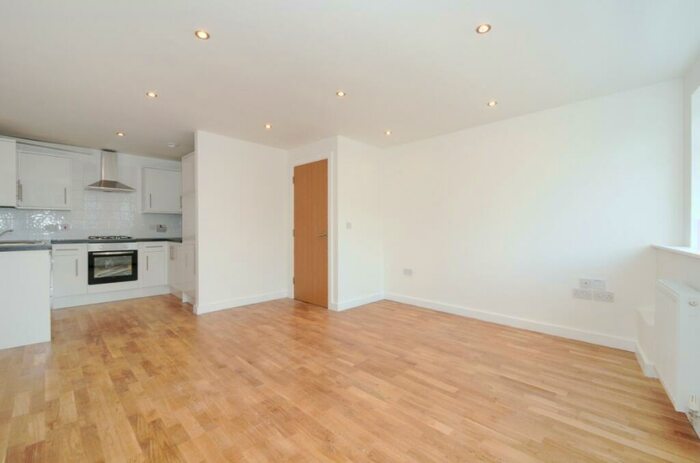 2 Bedroom Flat To Rent In Rye Lane, London, SE15