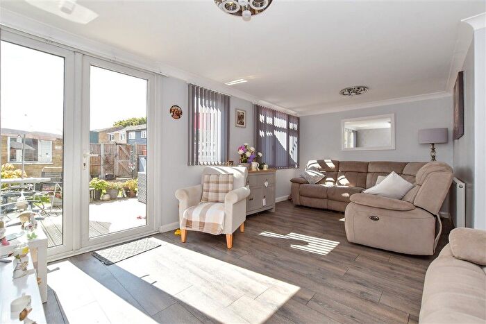 3 Bedroom End Of Terrace House For Sale In Rochester Way, Basildon, Essex, SS14