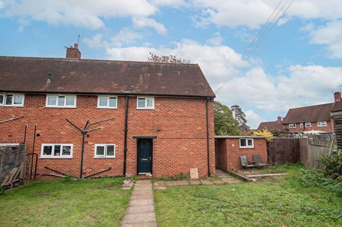 2 Bedroom Flat For Sale In Sandfields, Send, GU23