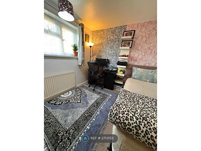 2 Bedroom Semi Detached House To Rent In Usk Road, Reading, RG30