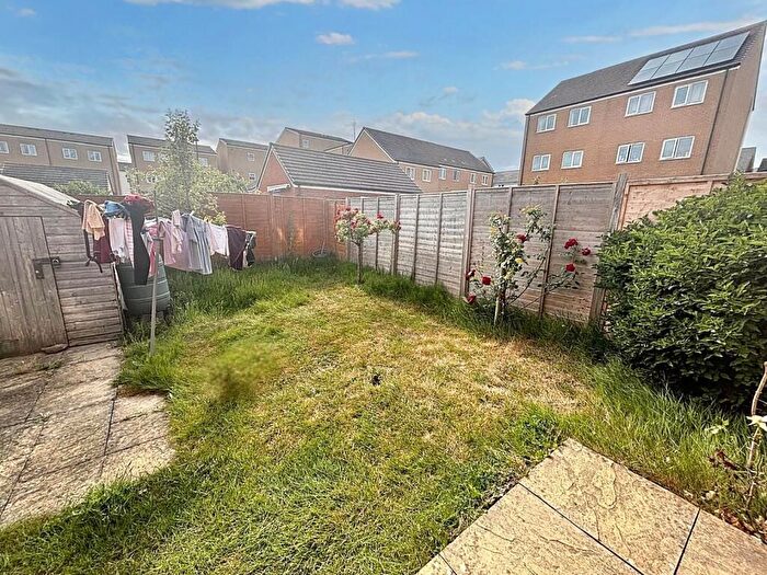 3 Bedroom Semi-Detached House To Rent In Buckleys Road, Bristol, BS34