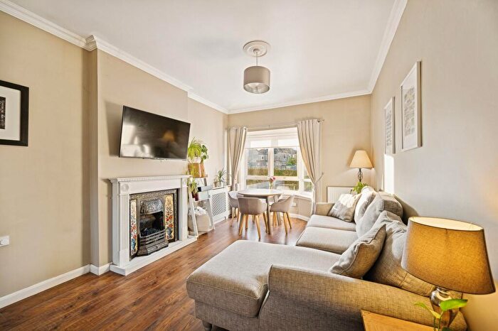 2 Bedroom Terraced House To Rent In Kirriemuir Avenue, Glasgow, G52