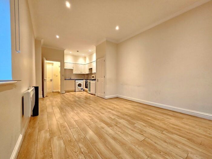 1 Bedroom Flat To Rent In Grove Road, London, SW19