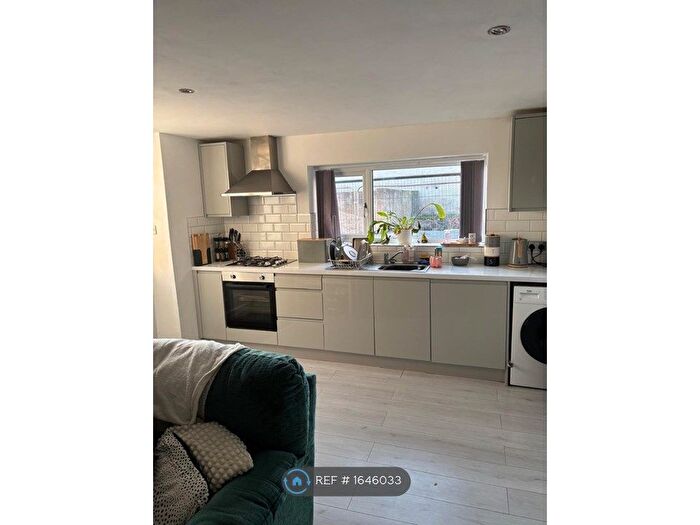 1 Bedroom Flat To Rent In Lamb Inn Road, Knottingley, WF11