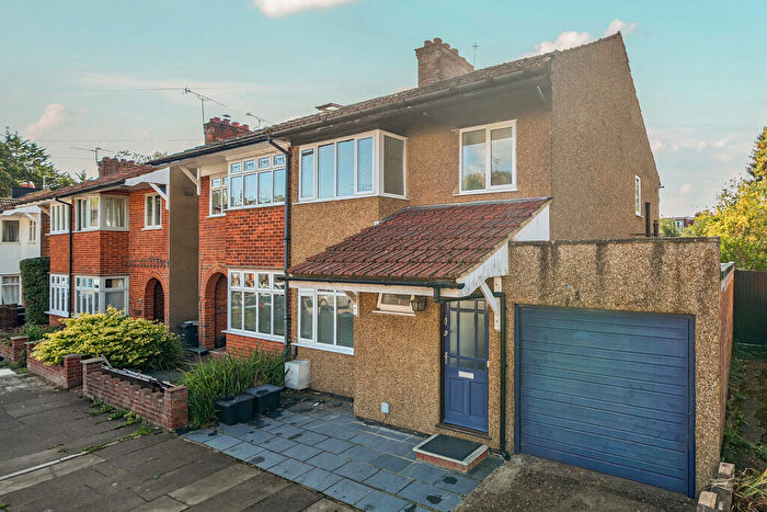3 Bedroom Semi-Detached House For Sale In Wynchlands Crescent, St. Albans, AL4