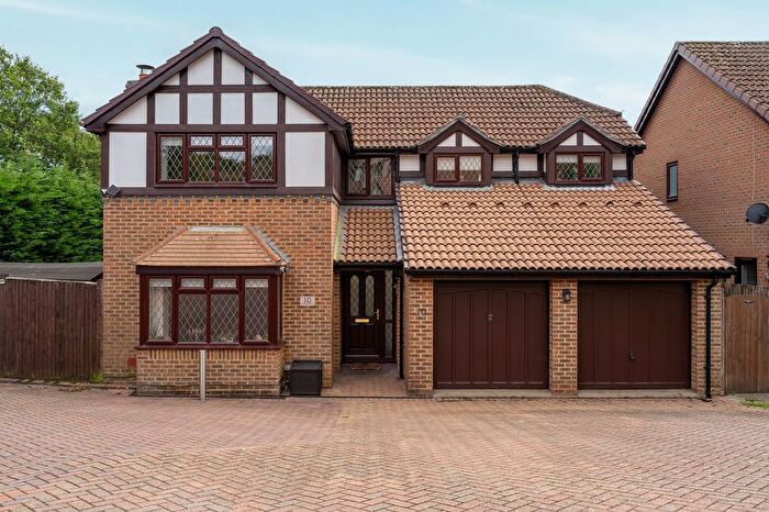 4 Bedroom Detached House For Sale In Hawthorne Close, Heathfield, TN21