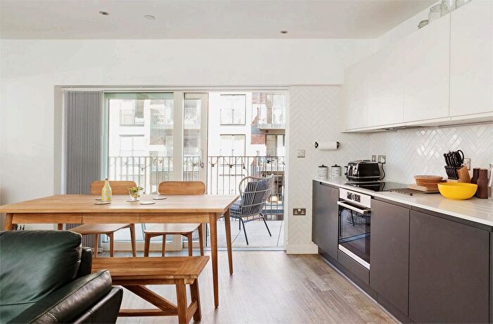 2 Bedroom Flat To Rent In Suntrap Court, Rookwood Way, London, E3