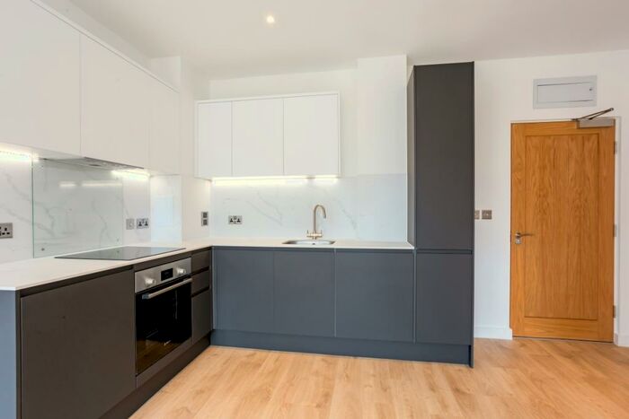 1 Bedroom Flat To Rent In Station Road Redhill, RH1