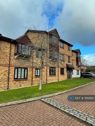1 Bedroom Flat To Rent In Abbotsbury Court, Horsham, RH13