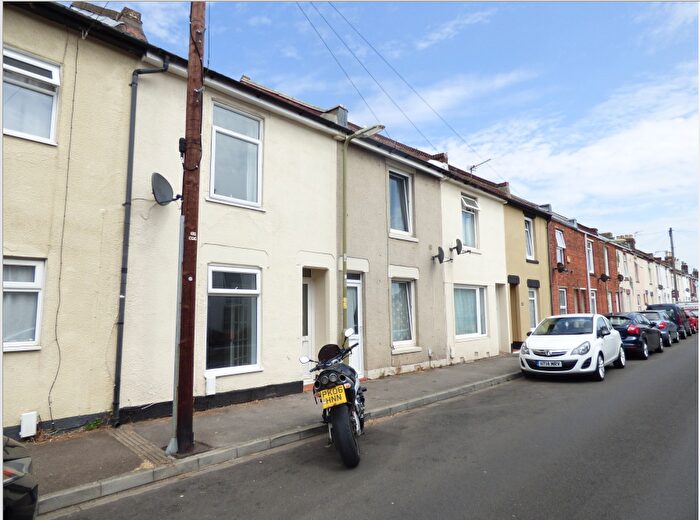 2 Bedroom House To Rent In Leesland Road, Gosport, PO12