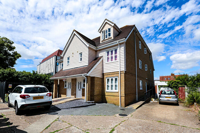1 Bedroom Flat For Sale In Eastwood Road, Rayleigh, SS6