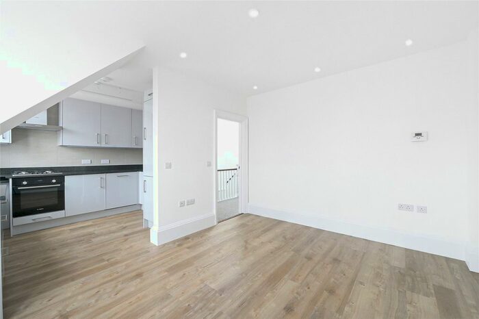 1 Bedroom Flat To Rent In Addison Gardens, Brook Green, London, W14