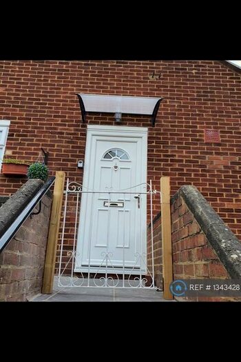 2 Bedroom Maisonette To Rent In Robin Grove, Harrow, HA3