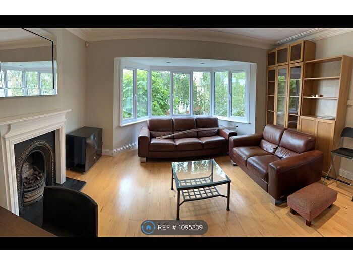 2 Bedroom Flat To Rent In Finchley, London, N3
