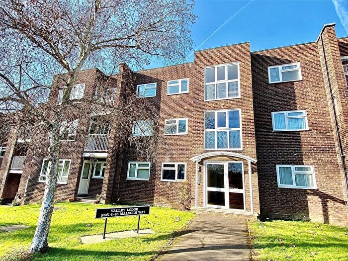 2 Bedroom Flat For Sale In Malcom Way, London, E11