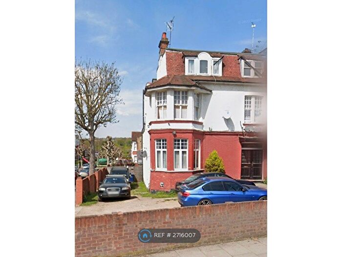 Studio To Rent In Nether Street, London, N3