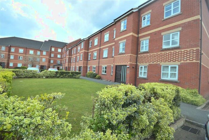 3 Bedroom Apartment To Rent In Russell Place, Sale, M33