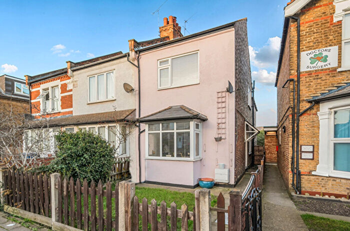 3 Bedroom End Of Terrace House For Sale In East Barnet Road, Barnet, EN4