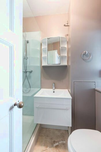 2 Bedroom Flat To Rent In Wiltshire Close, Chelsea, London, SW3